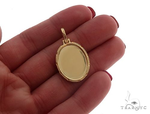 18K Yellow Gold Oval Special Edition Photo Pendant Engraved Frame 65313 - Image 5