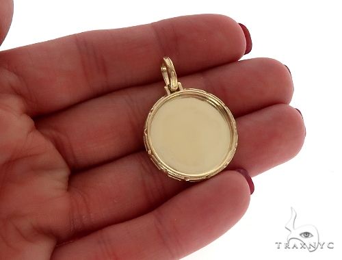 14K Yellow Gold Special Edition Round Photo Pendant Edged Frame 65312 - Image 5