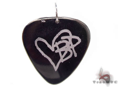 18K Gold Custom Guitar Pick 32902 - Image 1
