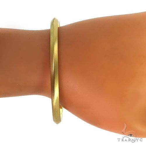 18K Gold Matte Finish Bangle Bracelet 68758 - Image 5