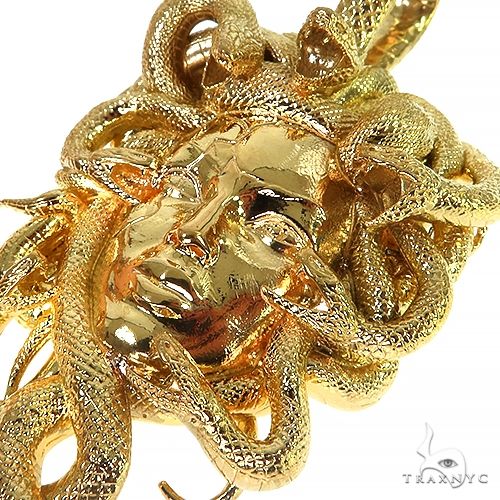 22K Gold Medusa Pendant 68015 - Image 4