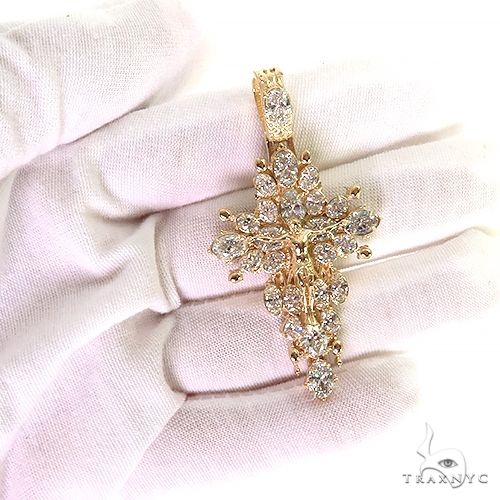 Mini Sovereign's Halo Diamond Cross pendant 69550 - Image 7