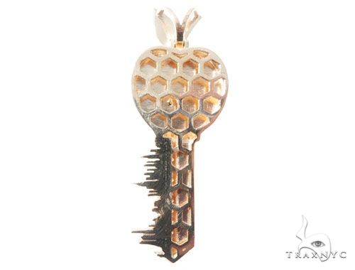New York Skyline Key Diamond Pendant 64381 - Image 2
