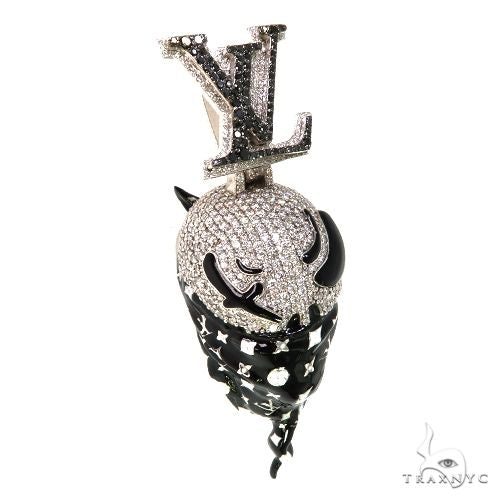 Glow in The Dark Skellington Diamond Pendant 67777 - Image 2